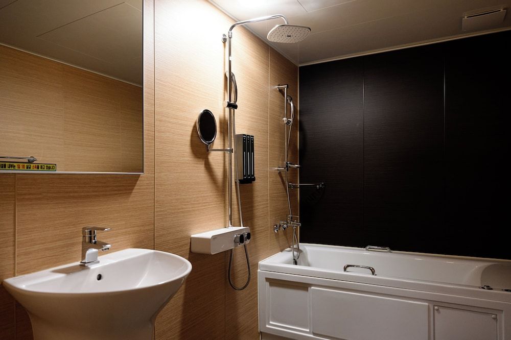 Jeonju Wangyijimil Hanok Hotel Royal Room 6