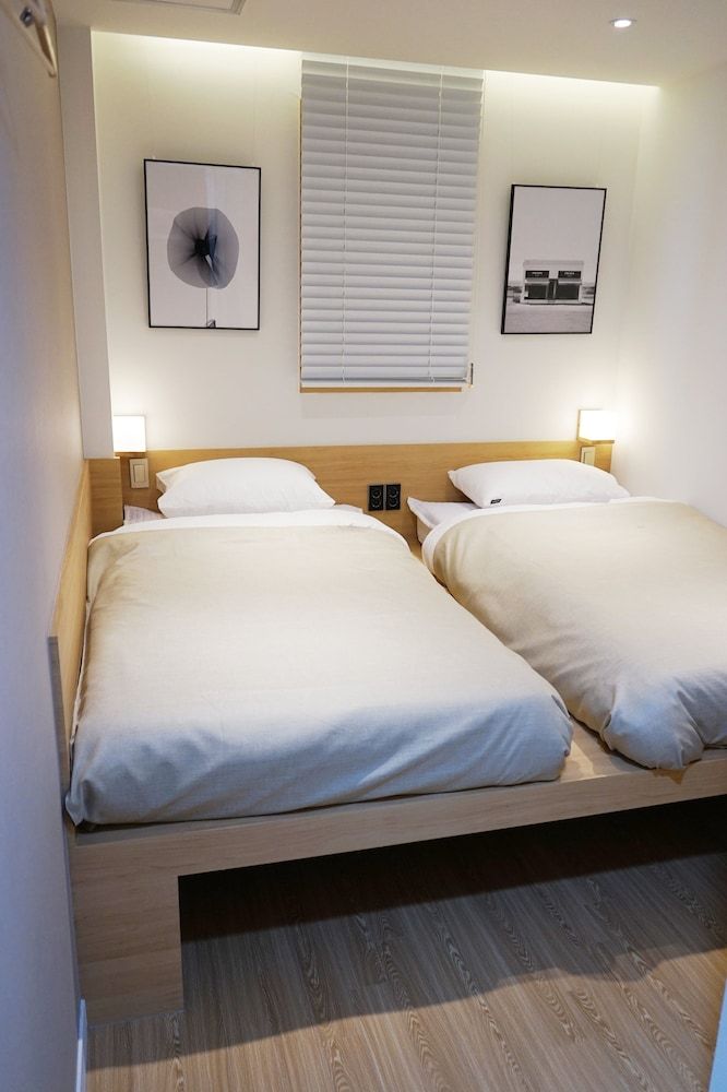 Artravel Myeongdong Twin Room