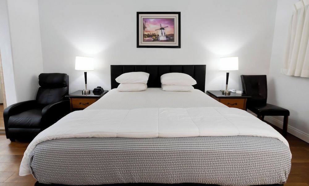 King Frederik Inn Standard Room, 1 King Bed Ground Floor (1 King Bed Nonsmoking) 6