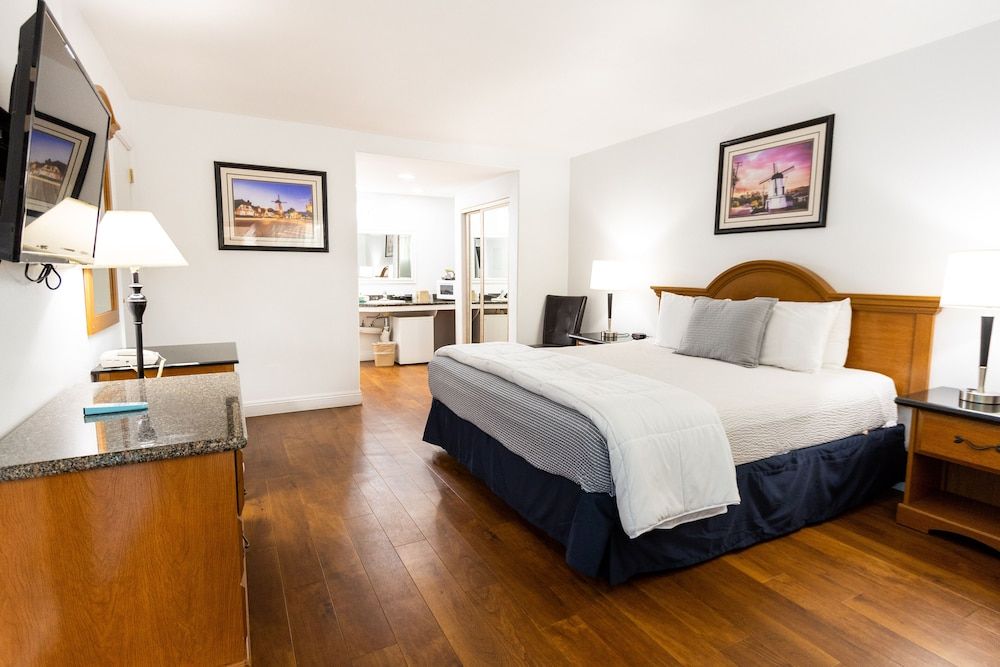 King Frederik Inn Standard Room, 1 King Bed Ground Floor (1 King Bed Nonsmoking)