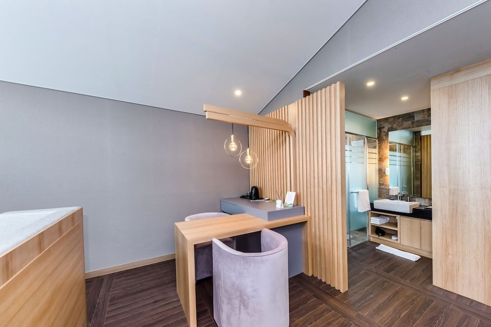 MJ Resort Standard Room, 1 King Bed 11