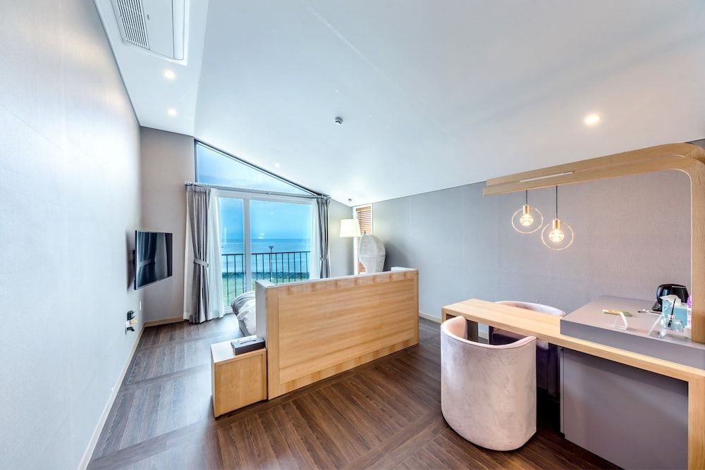 MJ Resort Standard Room, 1 King Bed 9