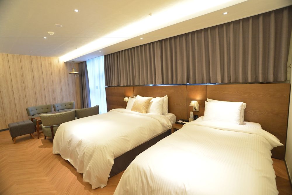 New Grand Hotel Suite 2