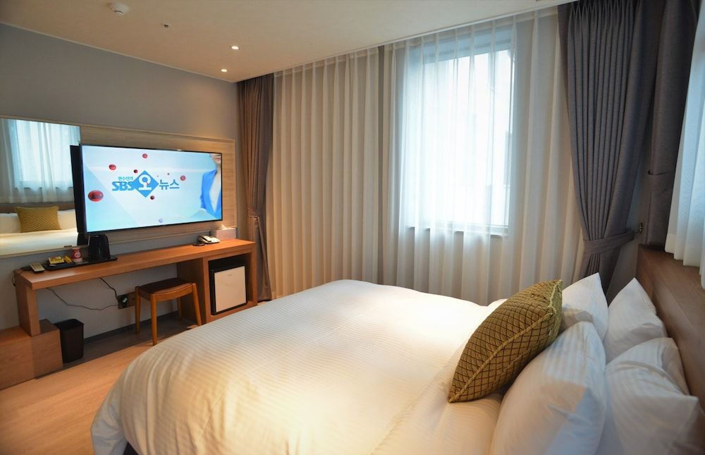 New Grand Hotel Standard Room