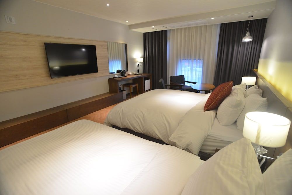 New Grand Hotel Family Twin Room 2