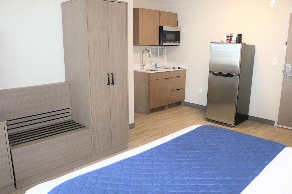 Best Western Aku Tiki Inn Standard Room, 2 Queen Beds, Accessible, Bathtub 5