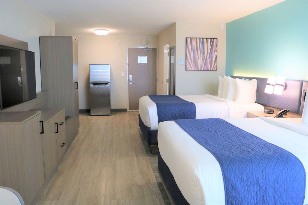 Best Western Aku Tiki Inn Standard Room, 2 Queen Beds, Accessible, Bathtub 2