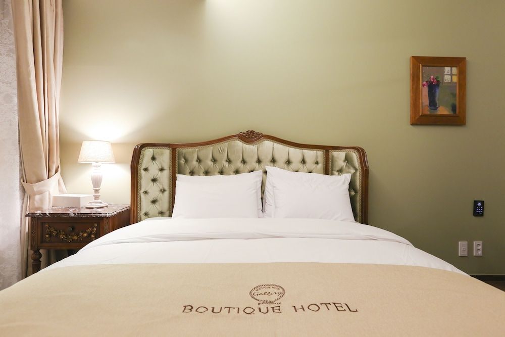 Hotel Gallery Deluxe Room 2