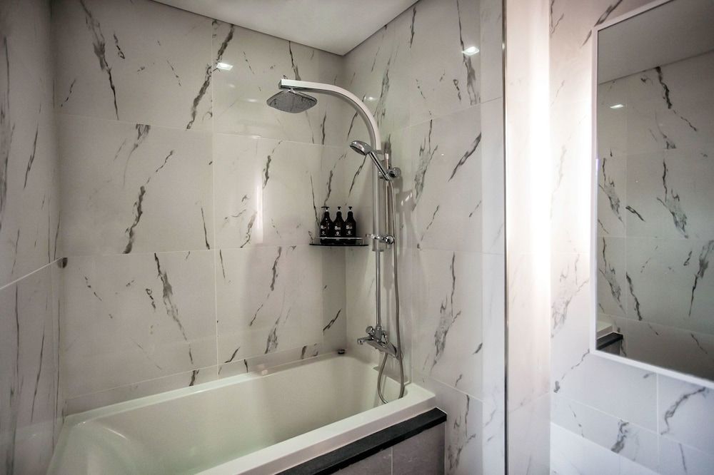 Hotel Gallery Twin Room 4