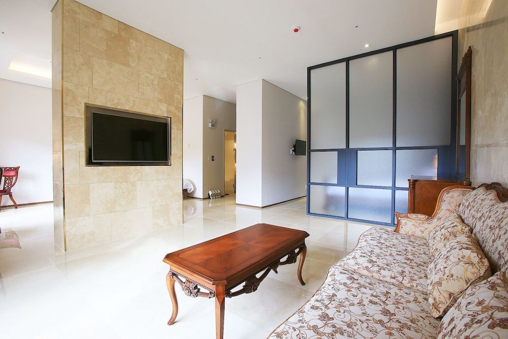 Hotel Gallery Family Room 5