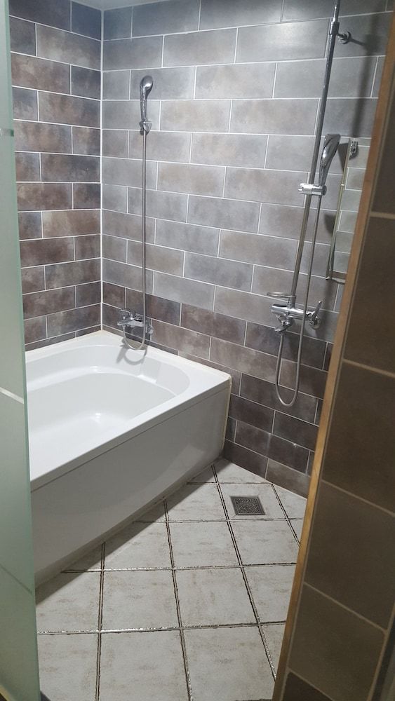 River Hotel Standard Double Room 10