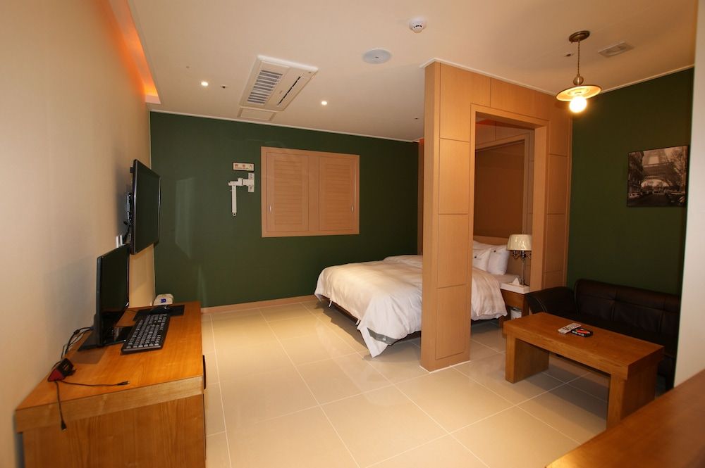 River Hotel Standard Double Room 3