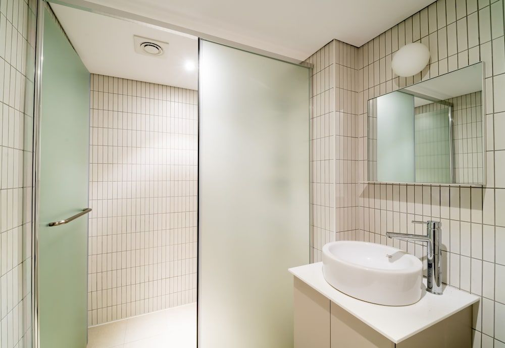 Upflo Hostel Standard Double Room 8