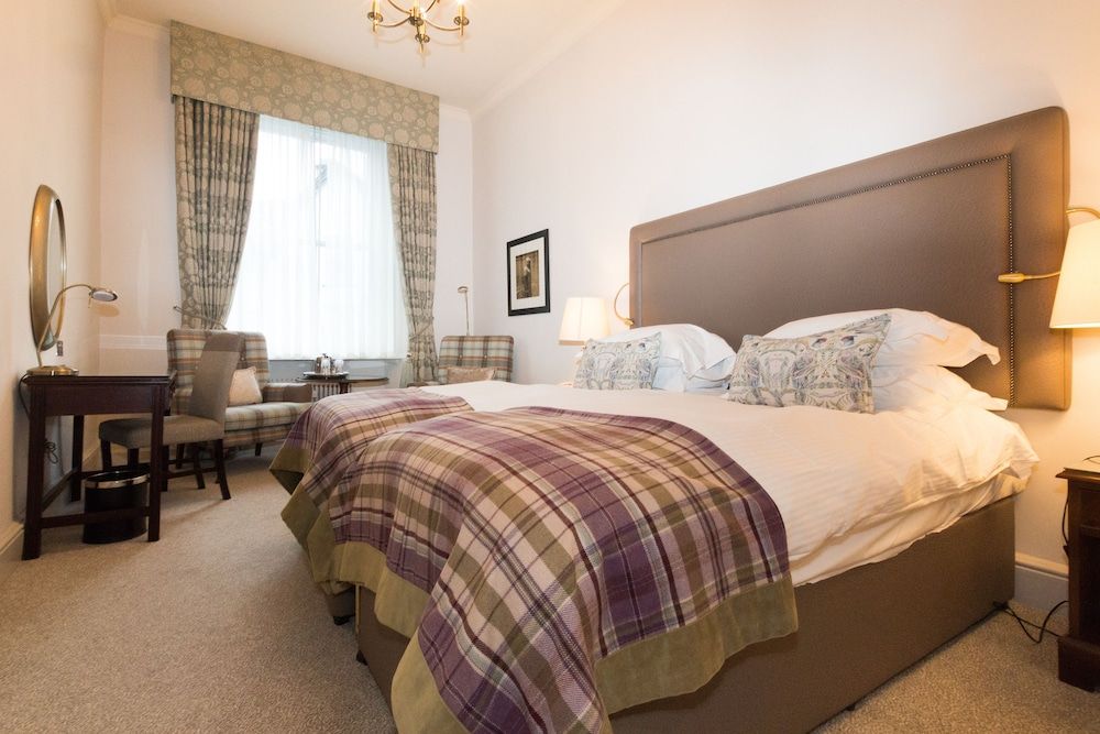 Macdonald Old England Hotel & Spa Deluxe Room, 2 Twin Beds 2