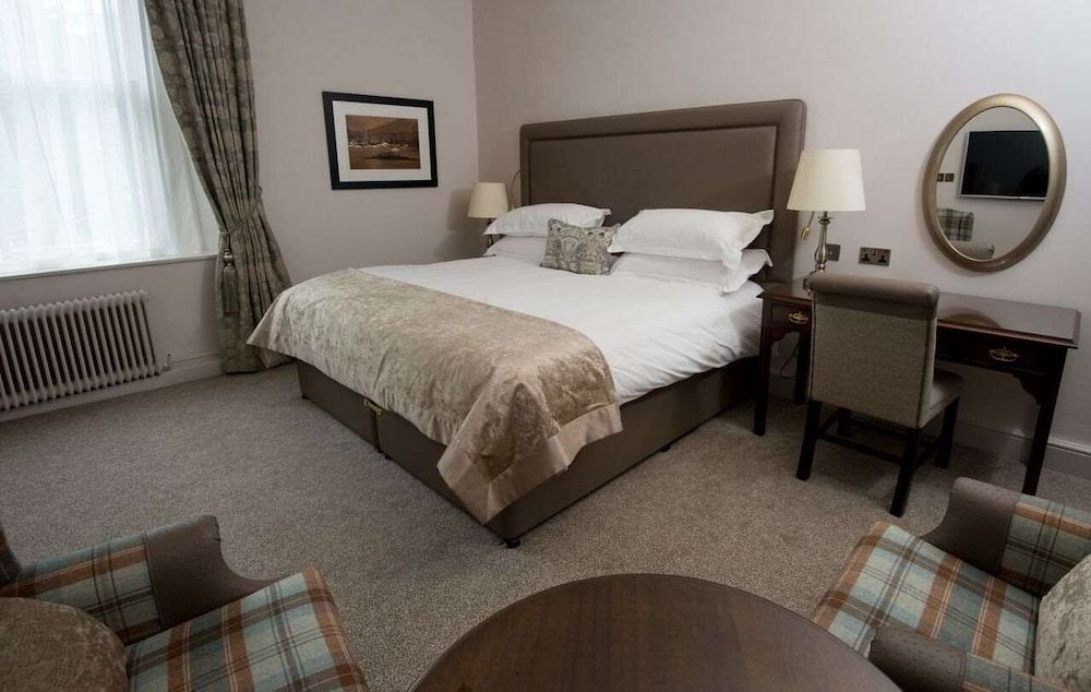 Macdonald Old England Hotel & Spa Standard Room, 1 King Bed 6