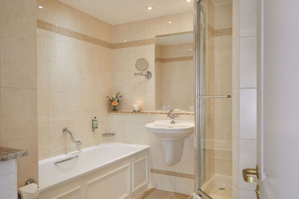 Macdonald Old England Hotel & Spa Superior Suite, 1 Double Bed 6