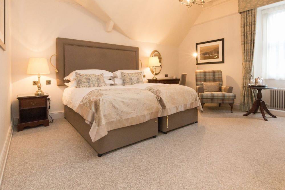 Macdonald Old England Hotel & Spa Deluxe Room, 2 Twin Beds