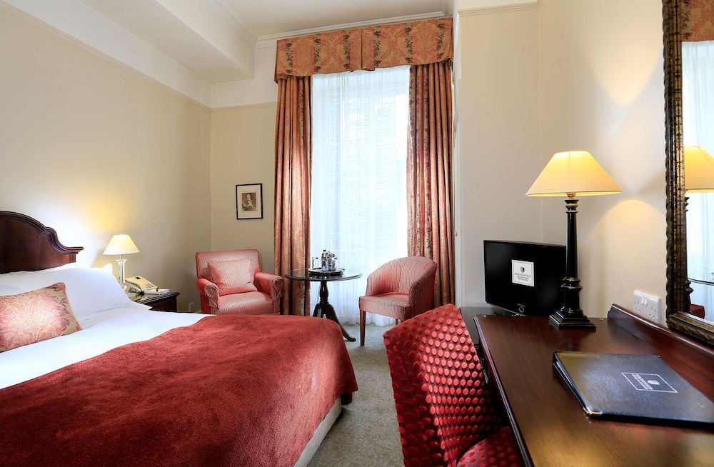 Macdonald Old England Hotel & Spa Standard Room, 1 King Bed 4