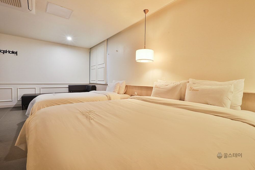 Gracias Hotel Gimhae Deluxe Twin Room 5