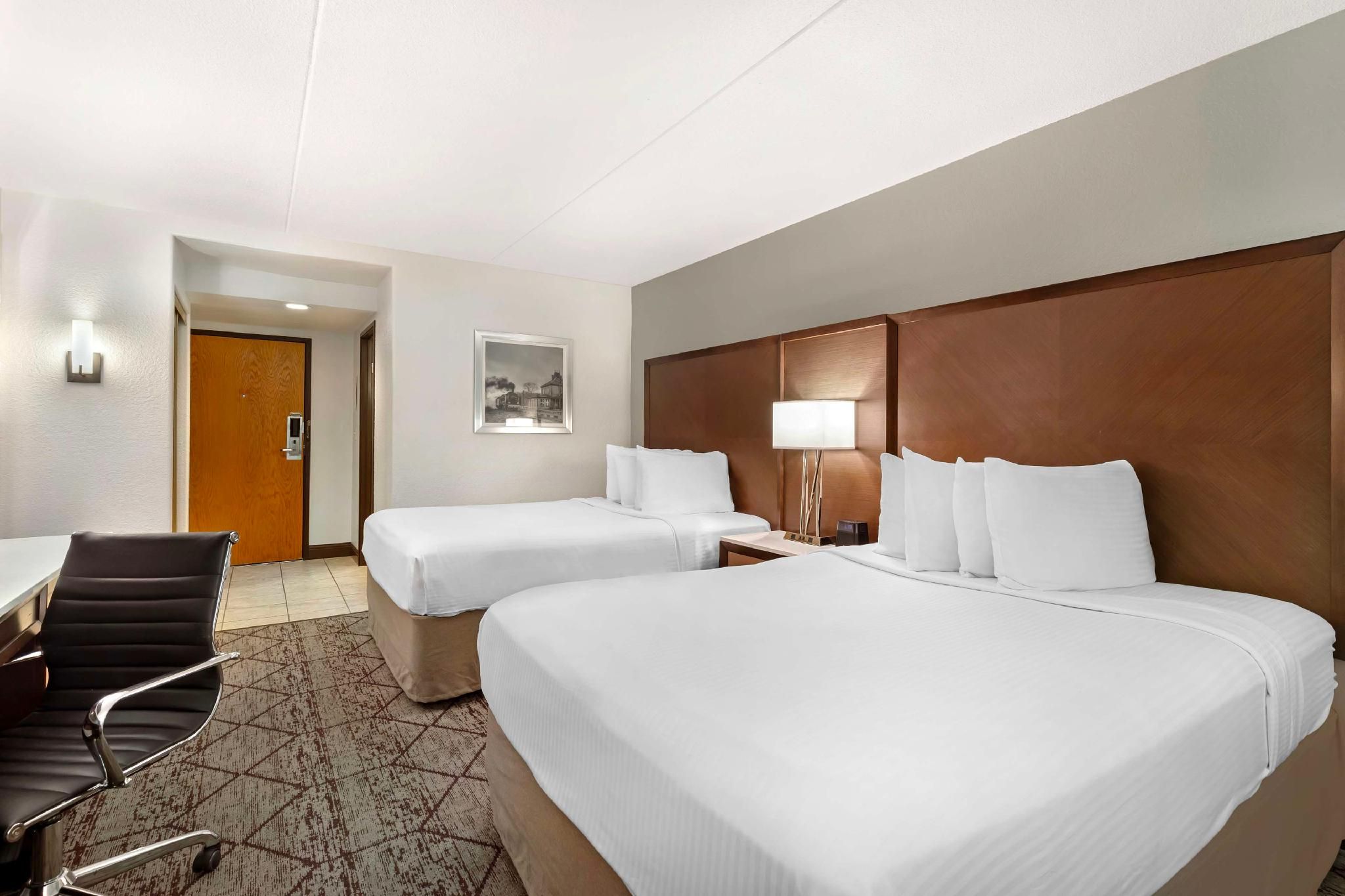 2 Queen Beds, Nonsmoking, Pool View