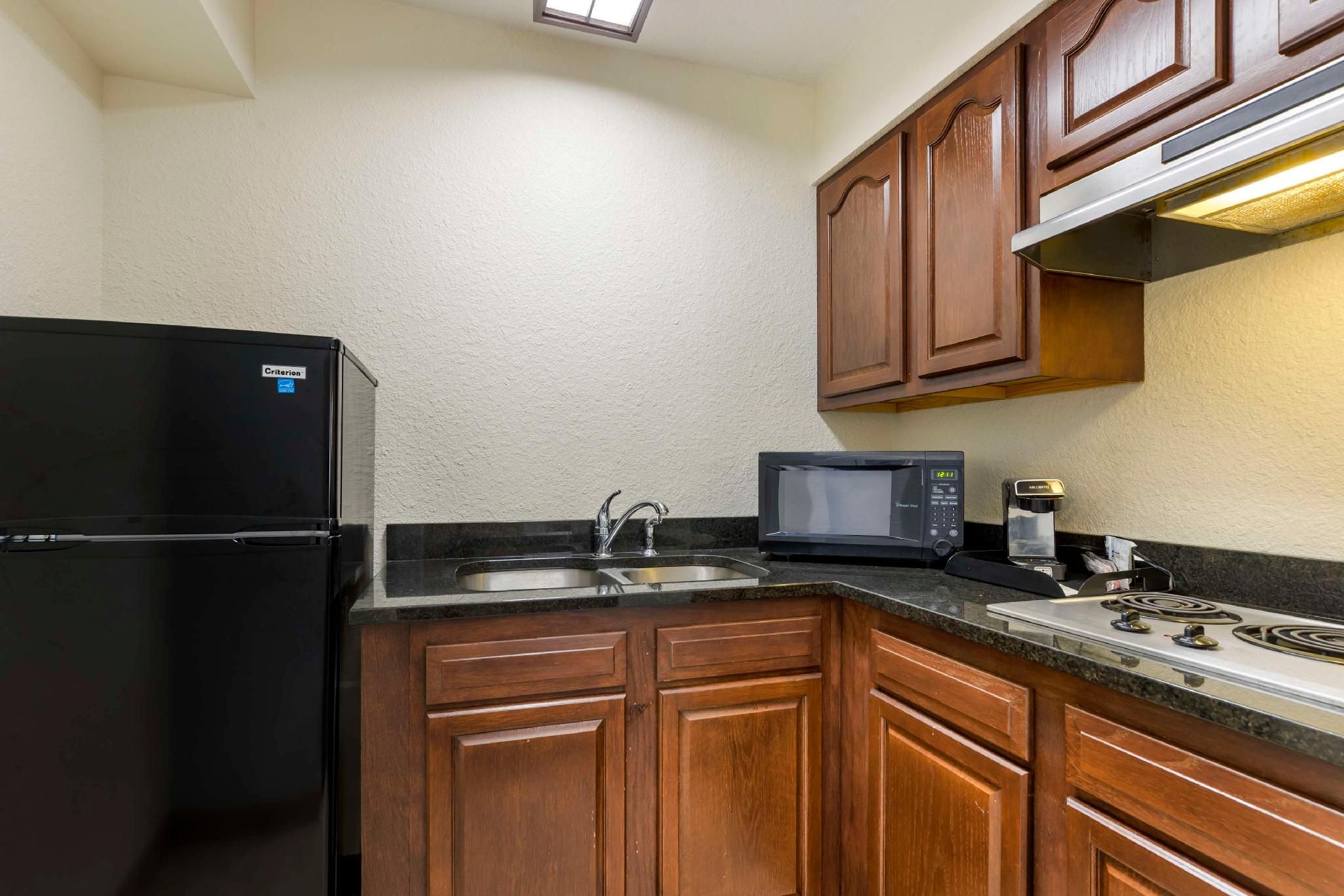 1 Queen Bed, Non-Smoking, Larger Room, Sofabed For One Person, Kitchenette, Wi-Fi, Full Breakfast