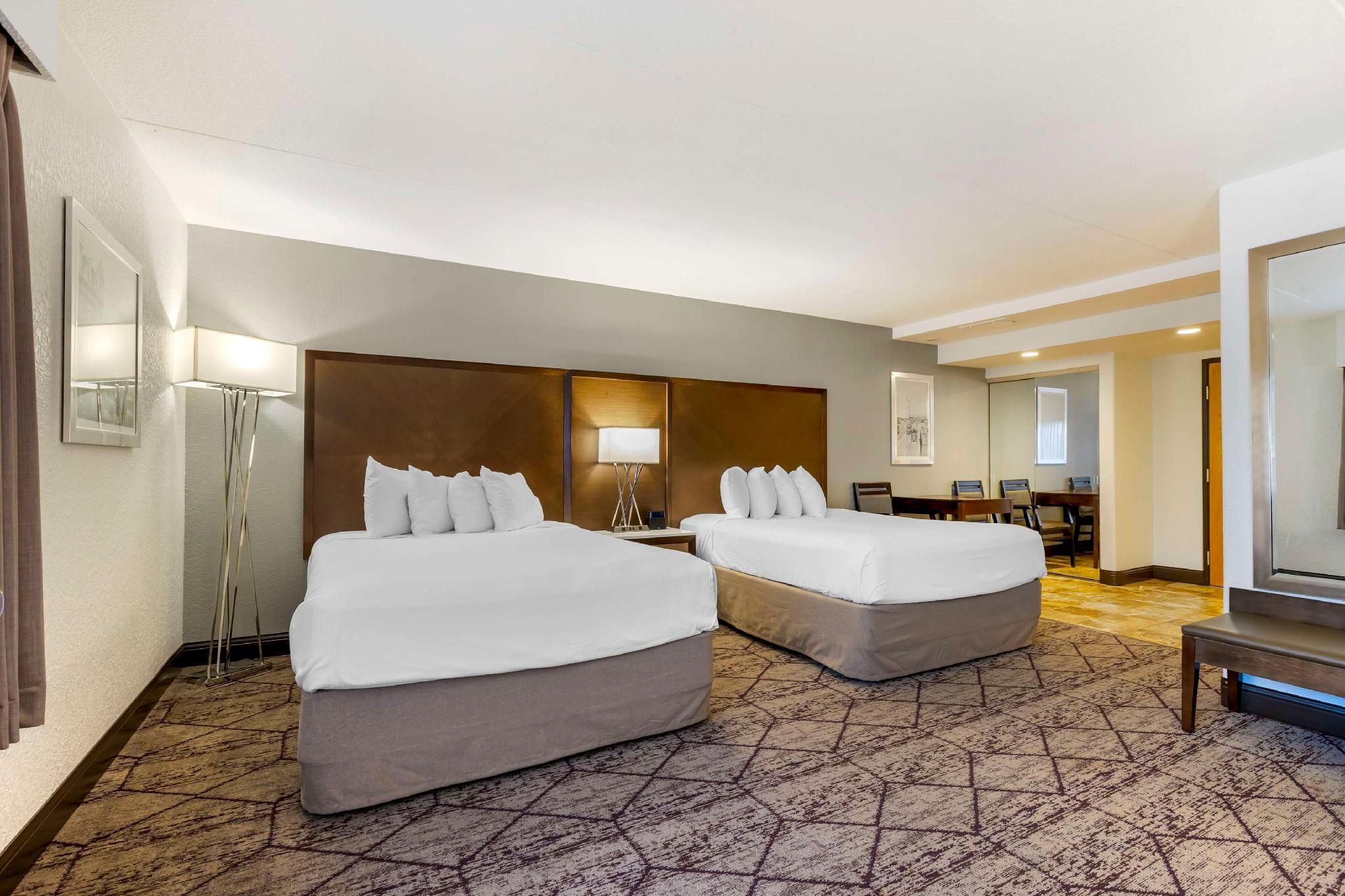 Accessibility - 2 Queens, Walk-in Shower, View, Nonsmoking