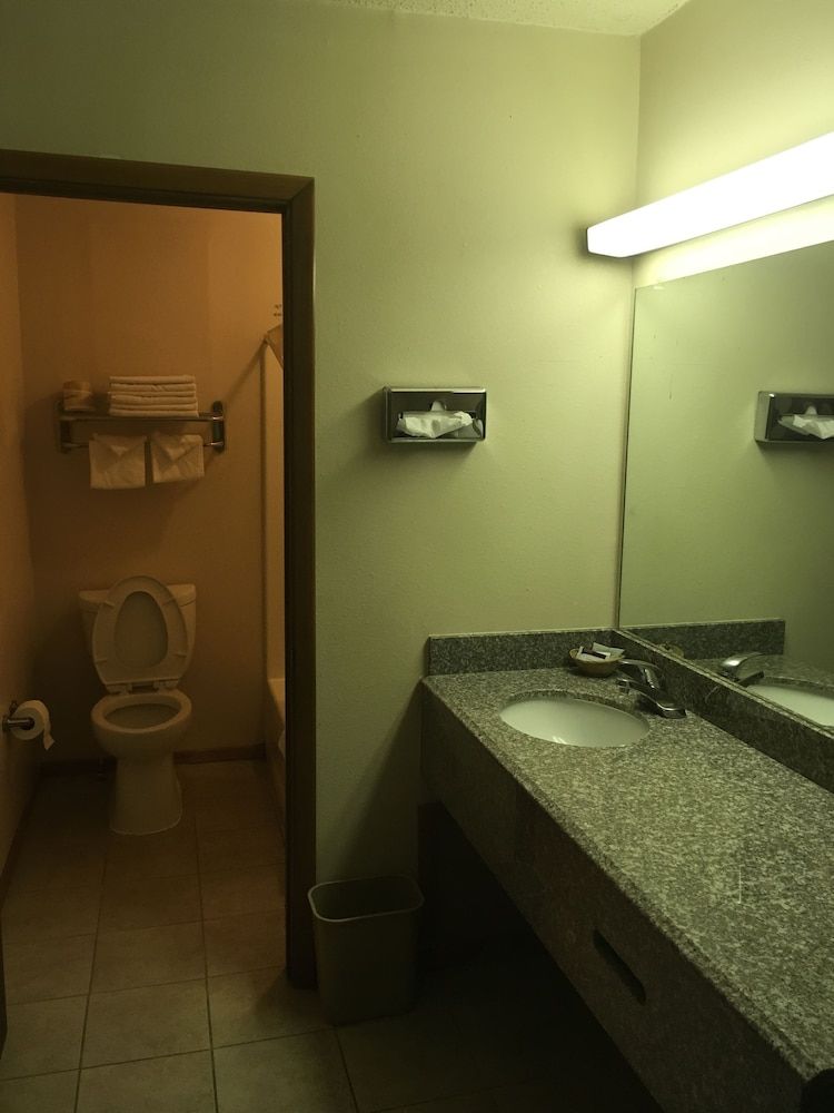 Budget Inn La Fonda Motel Standard Room, 2 Queen Beds, Non Smoking 7