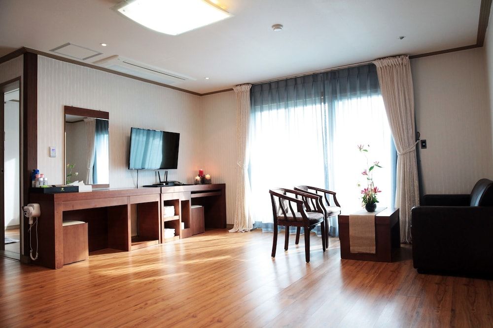 La Belle Hotel In Tongyeong Royal Suite