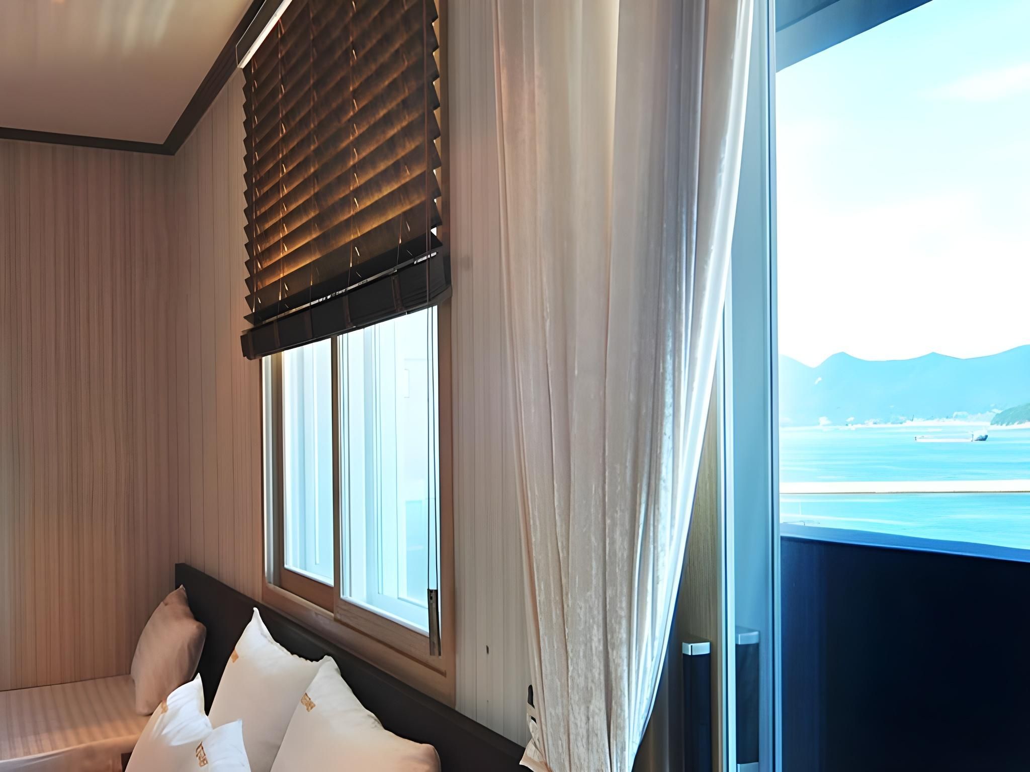 Deluxe Twin Bed Room