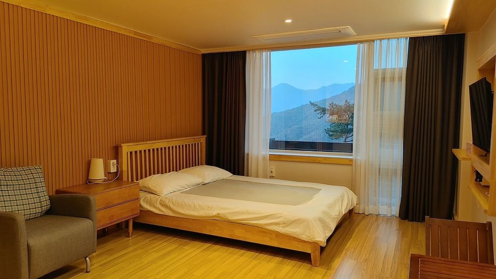 Nine Valley Park Deluxe Double Room, 1 Double Bed, Non Smoking, Mountain View