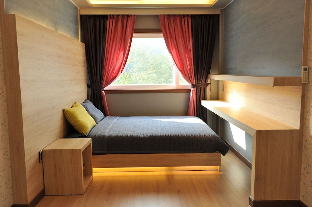 Nine Valley Park Stone Suite (No kitchenette & BBQ grill)