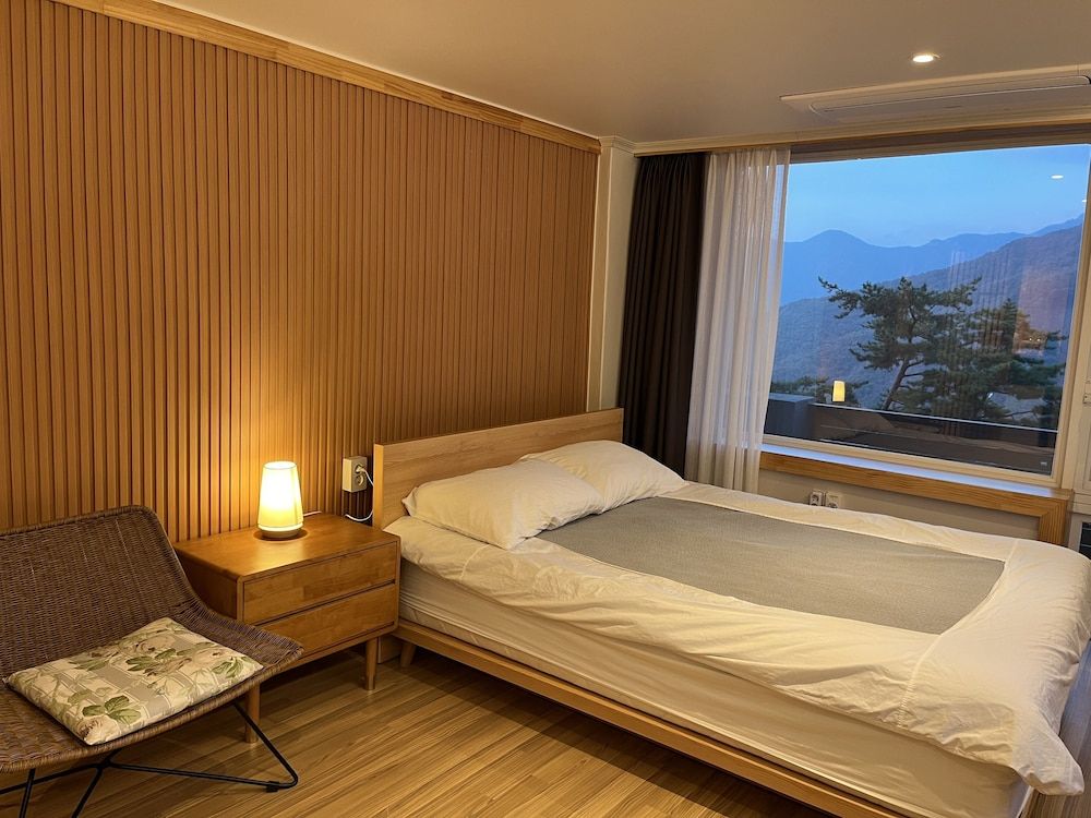 Nine Valley Park Deluxe Double Room, 1 Double Bed, Non Smoking, Mountain View 2