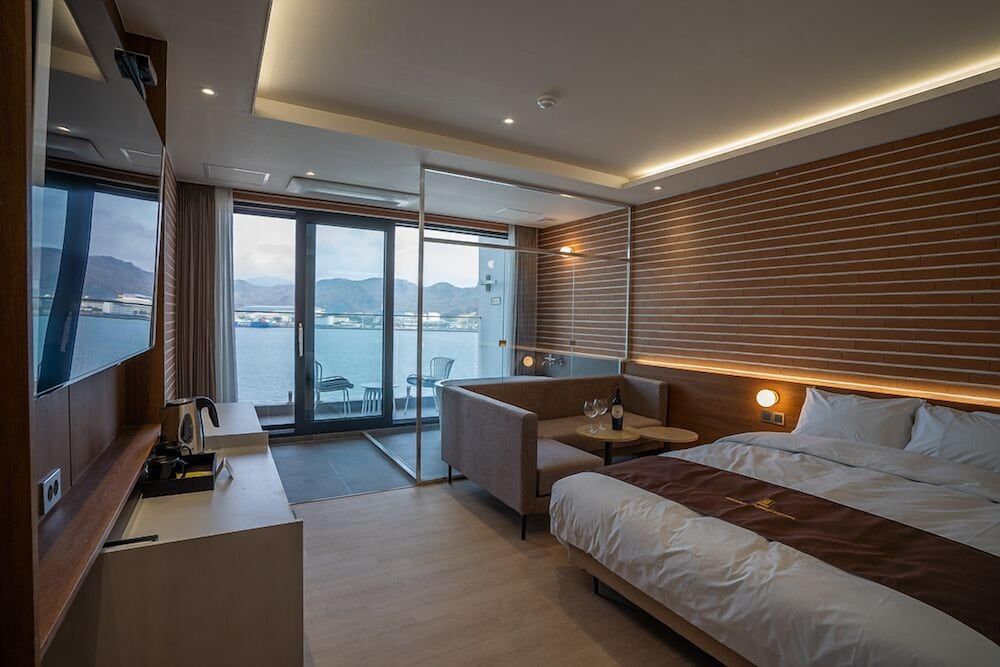 Masan Tourist Hotel Corner Suite, Ocean View