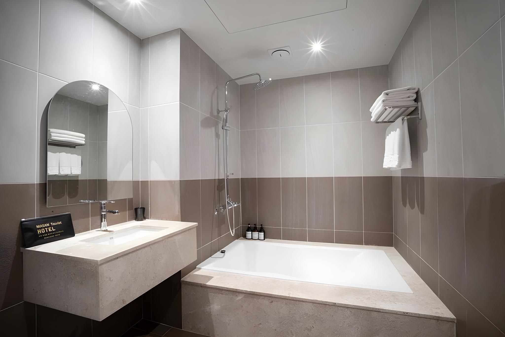 Deluxe Double Room with Bathtub