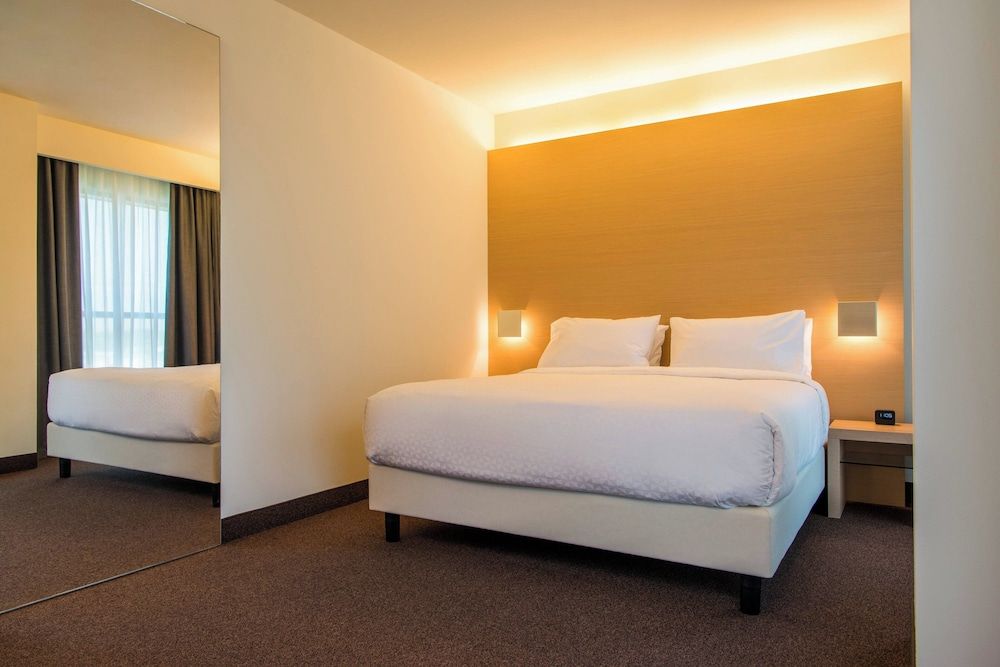 Classic Room, 1 King Bed, Non Smoking