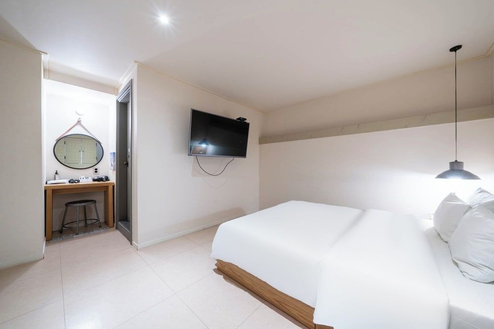 HOTEL YaJa West Gate Deluxe Double Room 2