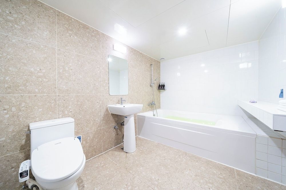 HOTEL YaJa West Gate Business Triple Room 3