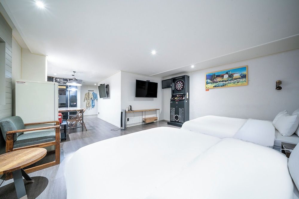 HOTEL YaJa West Gate Family Quadruple Room, 2 Queen Beds