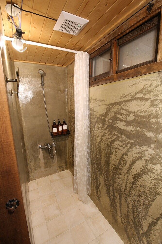 Gyodong-Salrae Traditional Loft (Susun) - Must contact the property before Check-In