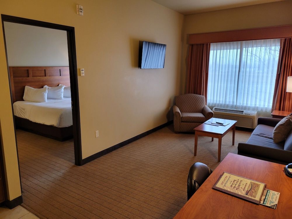 StoneCreek Lodge Deluxe Room, 1 King Bed with Sofa bed, Kitchen (1 Bedroom King Full Kitchen) 2