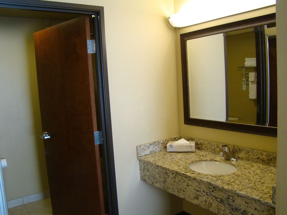 Deluxe Room, Multiple Beds, Kitchen (2 Queen Beds 1 Bedroom Full Kitchen)