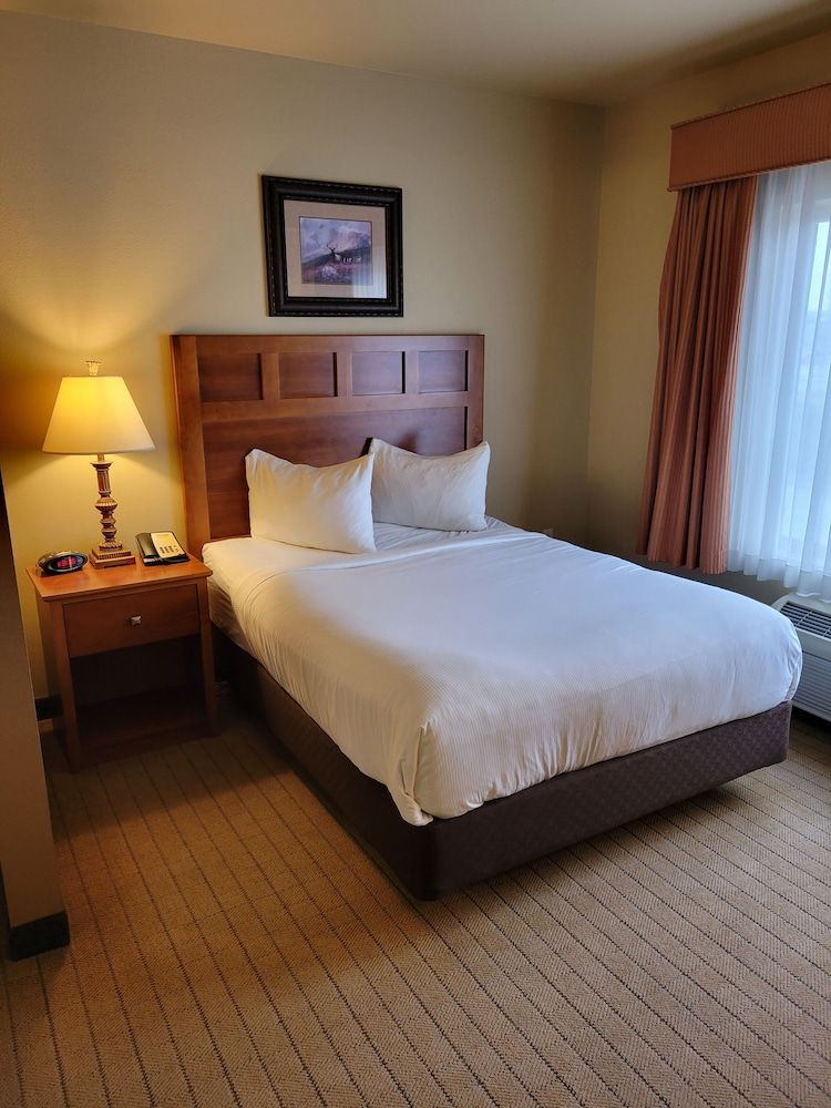 StoneCreek Lodge Deluxe Room, 1 Queen Bed, Kitchen (1 Queen Bed Studio Half Kitchen)