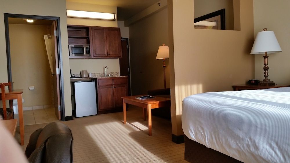 StoneCreek Lodge Deluxe Room, 1 Queen Bed, Kitchen (1 Queen Bed Studio Half Kitchen) 4