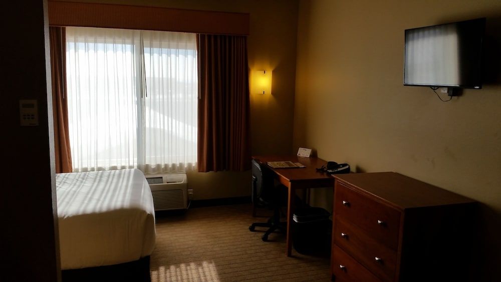 StoneCreek Lodge Deluxe Room, 1 Queen Bed, Kitchen (1 Queen Bed Studio Half Kitchen) 5