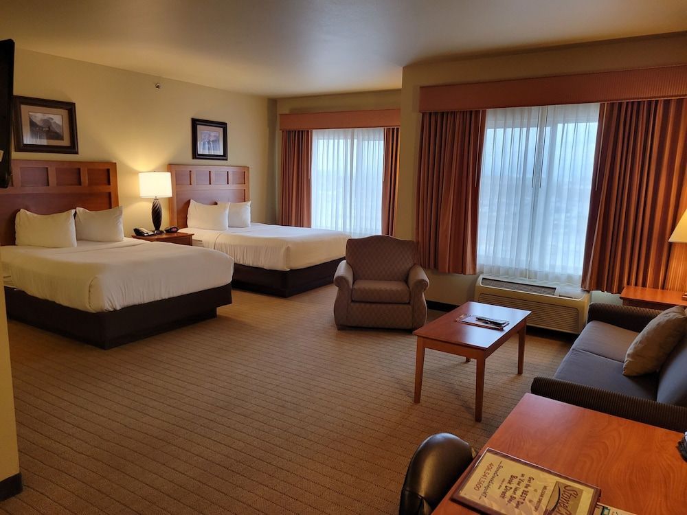 StoneCreek Lodge Standard Room, Multiple Beds, Kitchen (2 Queens Studio with Half Kitchen) 2