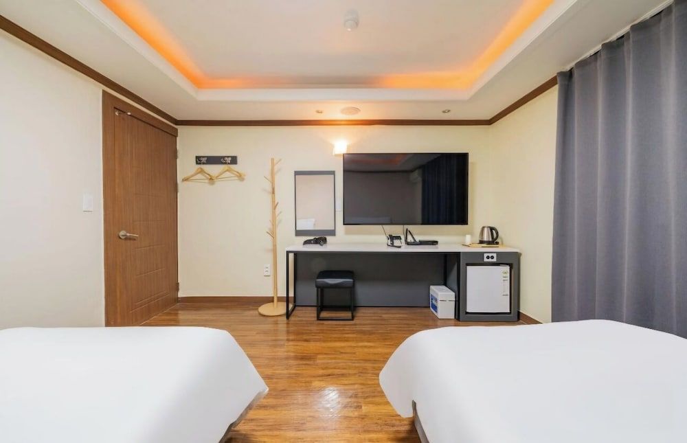 Donghae Gloria Hotel Standard Twin Room 7