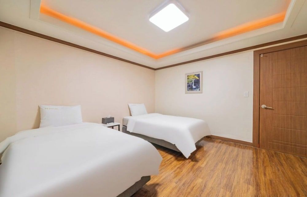 Donghae Gloria Hotel Standard Twin Room 3