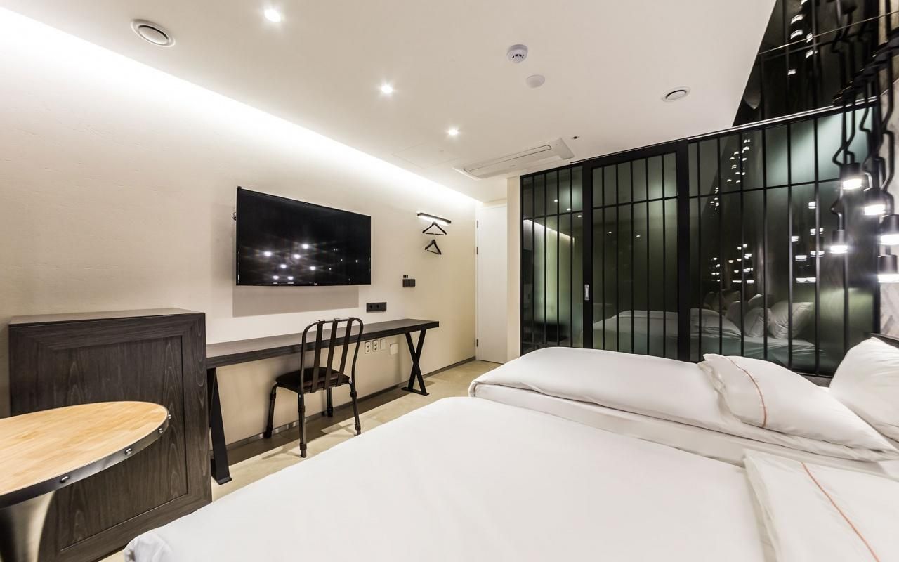 Deluxe Twin Room - Check-In Mon-Thu After 3:00 PM, Fri 6:00 PM, Sat 10:00 PM, Sun 6:00 PM