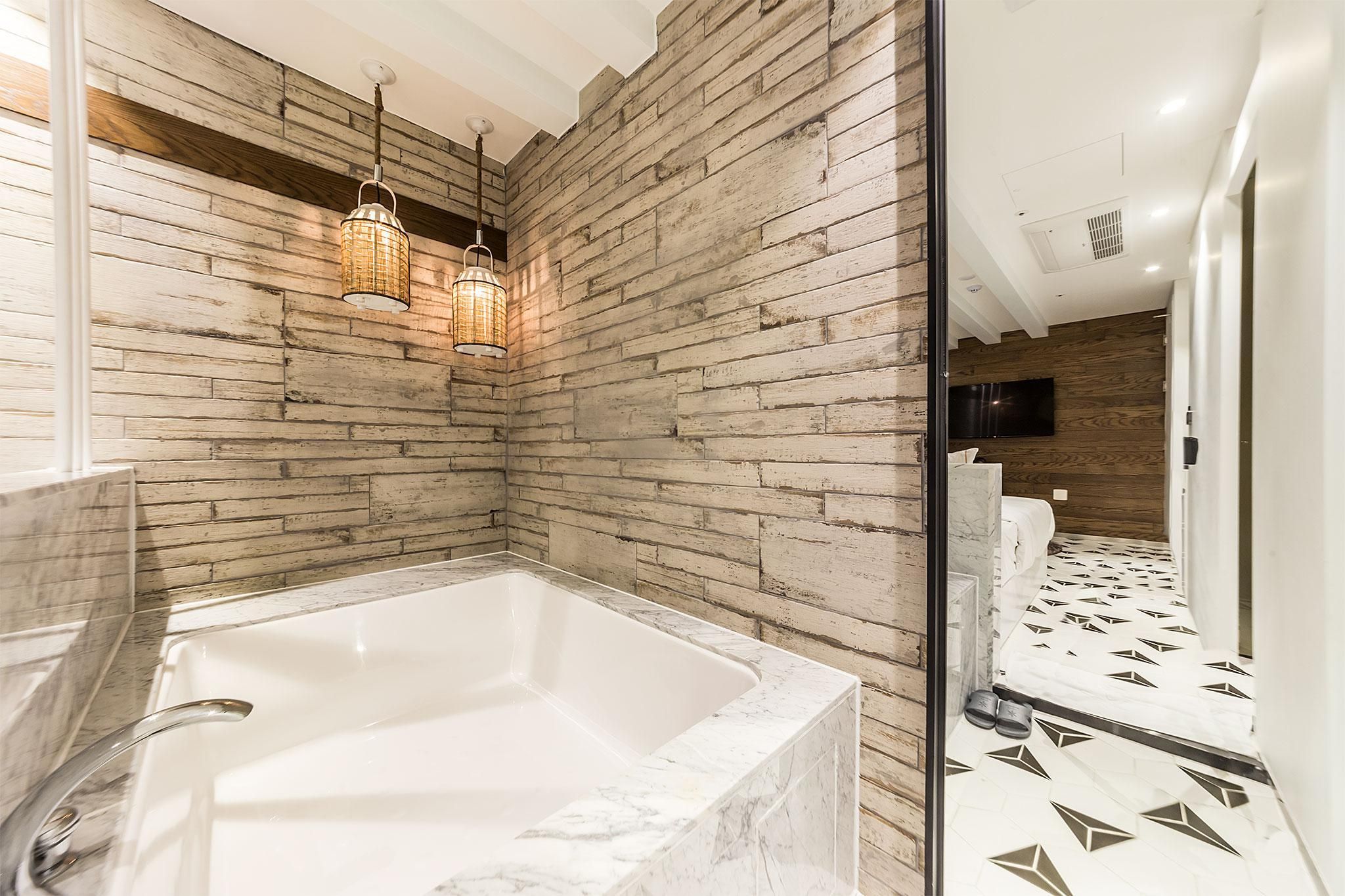 Deluxe Double Room - Check-In Mon-Thu After 3:00 PM, Fri 6:00 PM, Sat 10:00 PM, Sun 6:00 PM