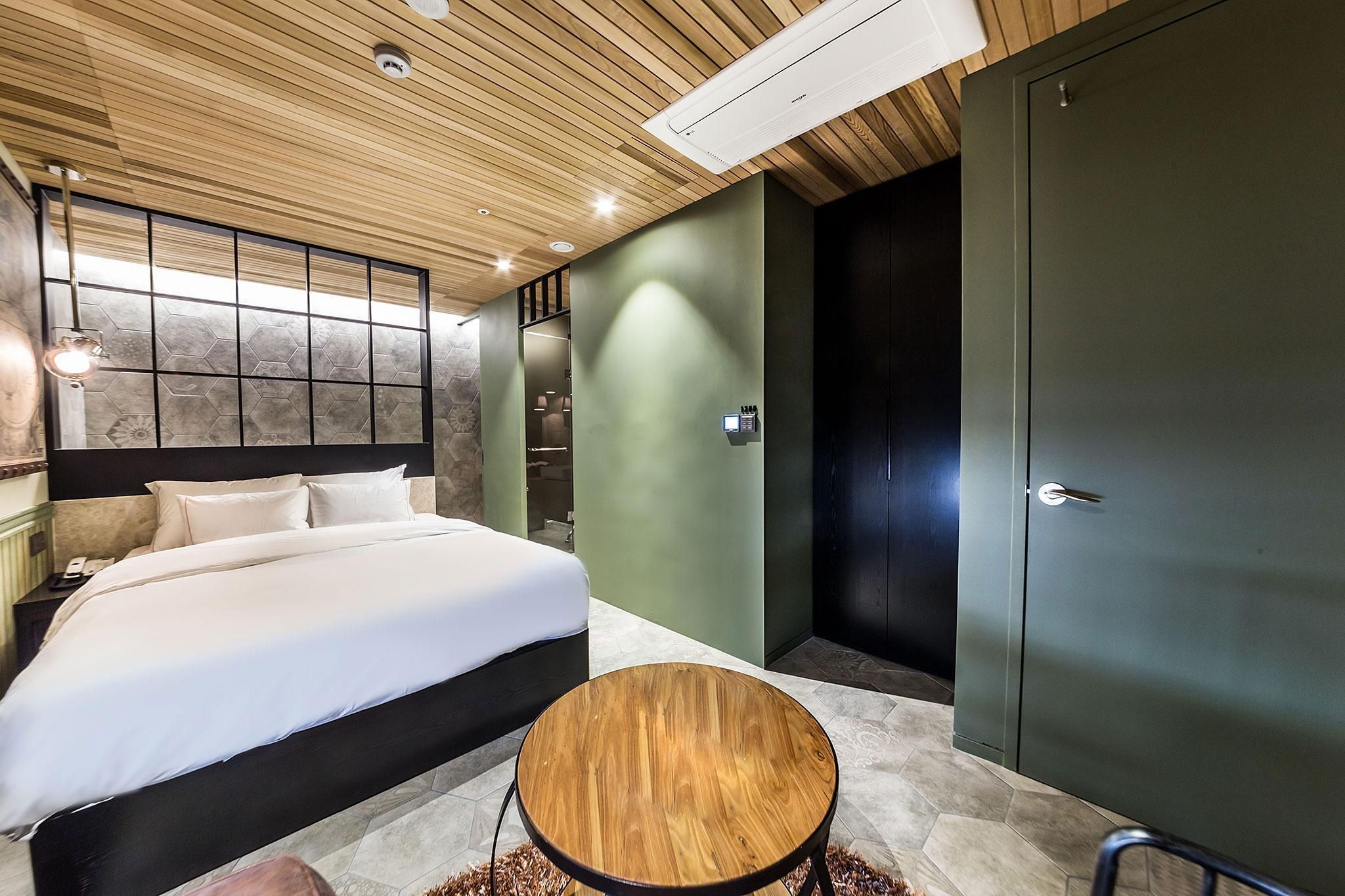 Deluxe Double Room - Check-In Mon-Thu After 3:00 PM, Fri 6:00 PM, Sat 10:00 PM, Sun 6:00 PM